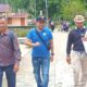 Tengah, Koordinator Guru Penggerak SE Kabupaten Simeulue, Safi'i bersama fasilitator guru penggerak provinsi Aceh saat mengunjungi sebuah sekolah di Simeulue belum lama ini. Waspada/Ist