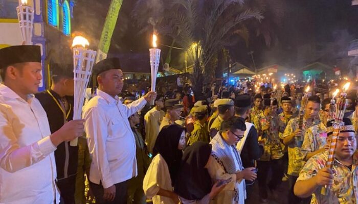 Meriah, Ribuan Umat Muslim Di Tg Beringin Ikuti Pawai Obor