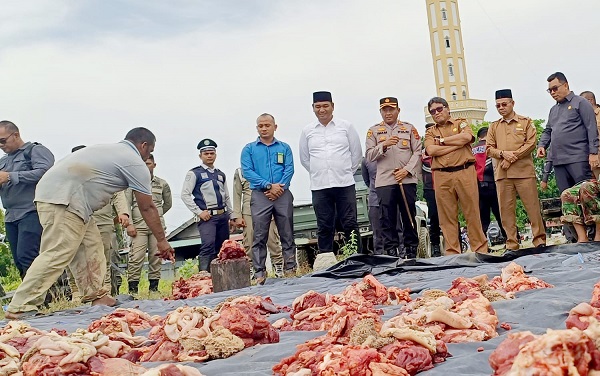 Pemkab Pidie Salurkan Paket Daging Meugang Untuk Warga Miskin Pemkab Pidie Salurkan Paket Daging Meugang Untuk Warga Miskin