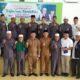 Ketua MUI Padangsidempuan ustadz Drs. H. Zulpan Efendi Hasibuan MA foto bersama dengan peserta penyambutan Bulan Suci Ramadan 1444 H yang digelar MUI Padangsidempuan, Selasa (21/3). Waspada/Mohot Lubis
