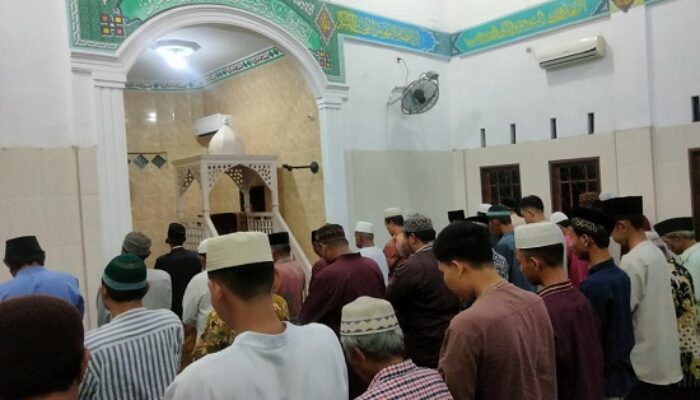 Tarawih Perdana, Masjid Penuh