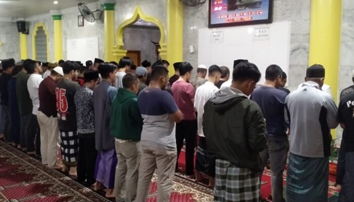 Hari Pertama Tarawih, Ratusan Umat Islam Penuhi Masjid Raya Taqwa Parapat