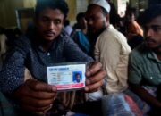 Kapal Pengangkut Etnis Rohingya Kabur