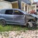 Barang bukti mobil Toyota Avanza yang diduga membawa sapi curian mengalami ringsek akibat menabrak truk saat dikejar personel Polres Aceh Tamiang. (Waspada/Yusri)
