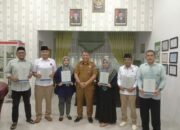 Kesbangpol Langsa Serahkan LHP BPK LPJ Sembilan Parpol