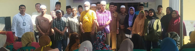 Para undangan yang hadir saat pembagian bantuan ZIS kepada fakir miskin dan muallaf dari Baznas Kota Pematangsiantar dalam menyambut Ramadhan 1444 H di gedung Baznas, Jl. Maluku, Senin (20/3) lalu. (Waspada-ist).