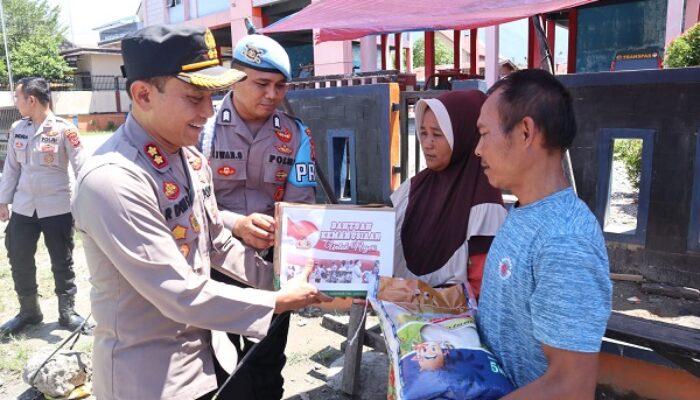 Sebagai Wujud Kepedulian, Kapolres Agara Salurkan Bansos