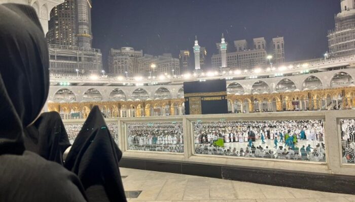 Di Tanah Suci Makkah, Atika Bermunajat Untuk Kesejahteraan Dan Kemajuan Kabupaten Madina