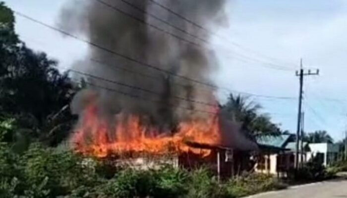 Ditinggal Saat Sedang Memasak, Rumah Warga Di Aceh Singkil Musnah Terbakar
