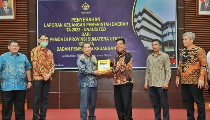 Bupati Simalungun Serahkan LKPD TA 2022 Pada BPK RI Perwakilan Sumut