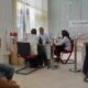 Customer service Bank Aceh Syariah (BAS) Cabang Singkil melayani nasabah yang hendak melakukan transaksi, Kamis (30/3). Waspada/Ariefh