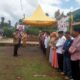 CAMAT Siempatnempu Marhaban Kudadiri (kiri) melantik Dewan Hakim Musabaqah Tilawatil Qur'an Kecamatan Siempatnempu Kab. Dairi. Waspada/Kartolo Munte
