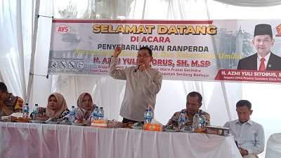 ANGGOTA DPRD Sumut H Azmi Yuli Sitorus (AYS), menggelar sosialisasi Penyebarluasan Rancangan Peraturan Daerah (Ranperda) Ketentraman Masyarakat dan Ketertiban Umum di Gang rukun Dusun 3, Desa Binjai Kecamatan Tebing Syahbandar, Kabupaten Serdang Bedagai, akhir pekan lalu. Waspada/Ist