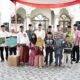 WAKIL Wali Kota H. Aulia Rachman saat melaksanakan Safari Ramadan di Masjid Muhajirin, Jalan Pancing 1, Medan Labuhan, Kamis (30/3) sore. Waspada/Ist