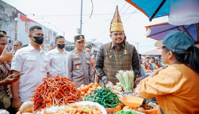Atasi Kenaikan Harga Beras, Bobby Nasution Minta Bulog Tambah Pasokan 50 Ton/Hari