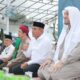 GUBSU Edy Rahmayadi, bersama Syeikh Hussein Jaber, Ustadz Abdul Aziz, dan lainnya, saat pelaksanaan acara berbuka puasa bersama dengan janda dan ART. Waspada/Ist