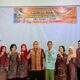 Waka Kurikulum SMK Negeri 1 Medan Tugino S.Pd mewakili Kepala Sekolah May Gloria Sabrina Meliala S.Pd, M.Pd, Waka Humas J. Saragi S.Pd, Ketua Jurusan Akuntansi dan Keuangan Lembaga AKL Risma Hotmaida Simanjuntak S.Pd, M.Pd, Guru Produktif Dra. Hariyanti, Guru Tamu Ahmad Zaim Syah, Dra. Hotma Hutasoit, Yuliana S.Pd, Alni S.Pd, Rona S.Pd, Yahya S.Pd, para guru dan siswa SMK Negeri 1 Medan pada acara pembukaan Guru Tamu. Waspada/ist