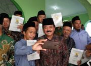 Kementerian ATR/BPN Serahkan Sertifikat Tanah Wakaf Dan Rumah Ibadah