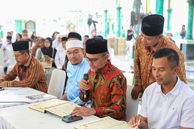WAKIL Gubernur (Wagub) Sumatera Utara (Sumut) Musa Rajekshah meninjau kelancaran Musabaqah Tilawah Alquran (MTQ) Tahfidz Alquran dan Sholawat Asyghil Yayasan Haji Anif (YHA) ke-4 di Masjid Al-Musannif Cemara, Sabtu (25/3). Waspada/Ist