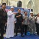 PENGURUS BKM Agung bersama Imam Besar Masjid Agung dan pihak pelaksana PT.Adhi Karya, foto bersama pada acara Tasyakuran, dimulainya pembangunan menara Masjid Agung setinggi 99 meter. Waspada/Ist