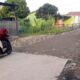 SISA Jl. Platina VII D Kelurahan Titipapan Kecamatan Medan Deli yang luput dari pengecoran, sehingga ruas jalan sepanjang 200 meter meter tersebut semakin rusak dan berlubang. Waspada/Ist