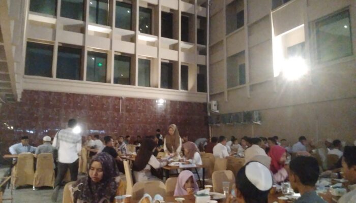 Anak Yatim Dan Warga Peunayong Sambut Milad Ke-6 Arabia Hotel