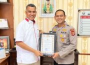 Dongkrak SDM Polisi, Kapolres Lhokseumawe Beri Penghargaan Rektor Unimal