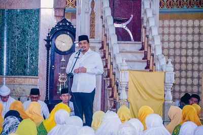 WALI Kota Medan Bobby Nasution saat menggelar Shalat Tasbih, Dzikir dan Doa di Masjid Raya Al Mashun, Rabu (12/4). Waspada/Ist