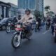 WALI Kota Medan Bobby Nasution, bersama Komunitas Sepeda Motor yang tergabung dalam Komunitas All 2 Stroke Bikers Sumut ngabuburit berkeliling Kota Medan, Sabtu (1/4). Waspada/ist
