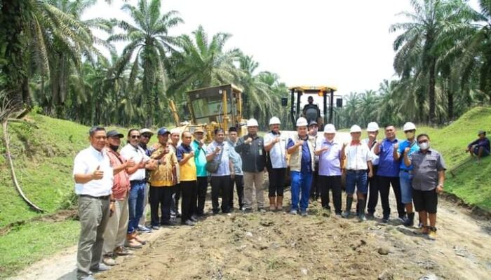 Pembangunan Jalan Poros Kecamatan Aek Kuo Dimulai