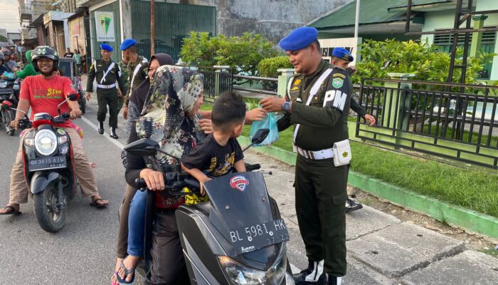 Subdenpom IM/1-4 Kutacane Bagikan Takjil Jelang Buka Puasa