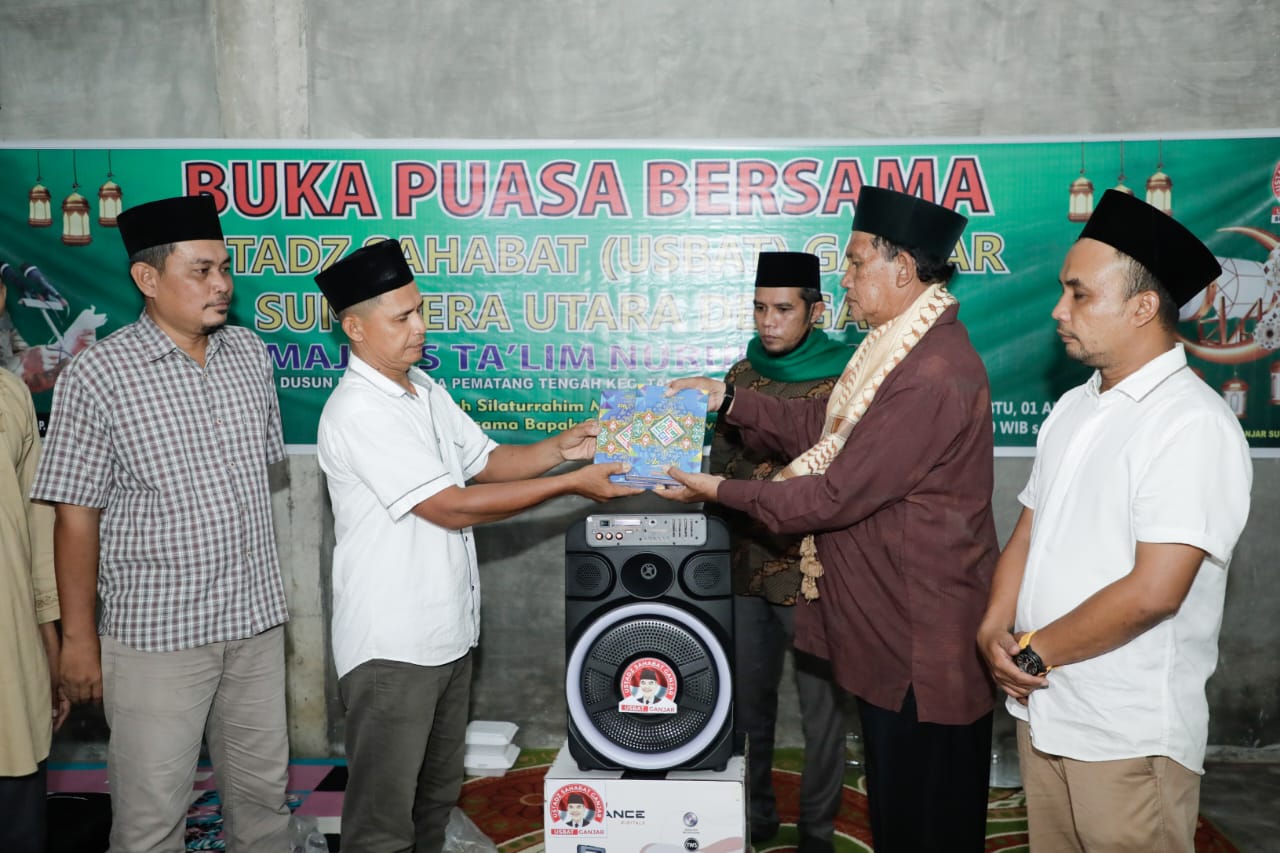 Sukarelawan Srikandi Ganjar Sumut menggelar cooking class membuat masakan ramadan khas Melayu, yaitu bubur Podas pada Jumat 24 Maret 2023. Waspada/ist