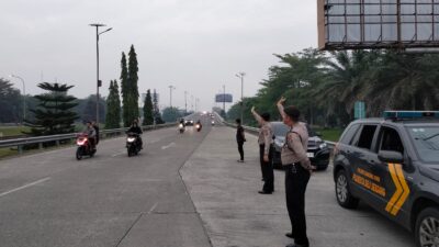 Polsek Bandara Bubarkan Remaja Nongkrong Di Pintu Masuk Dan Fly Over Polsek Bandara Bubarkan Remaja Nongkrong Di Pintu Masuk Dan Fly Over