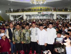 Ribuan Jamaah Dengarkan Tausiyah UAS Di Masjid Agung Sultan Thaf Sinar Basarsyah