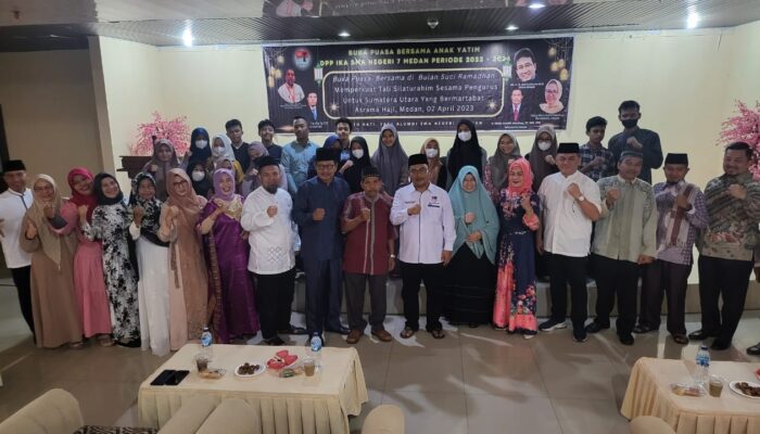DPP IKA SMAN 7 Medan Bukber dan Berikan Santunan Kepada Anak Yatim