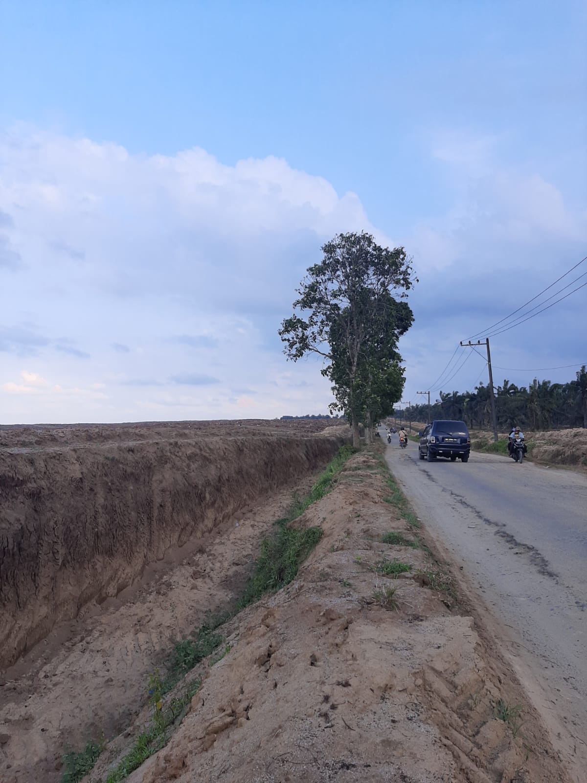 PTPN-4 Kebun Laras Dinilai Ceroboh, Pekerjaan Parit Galian Makan Damija
