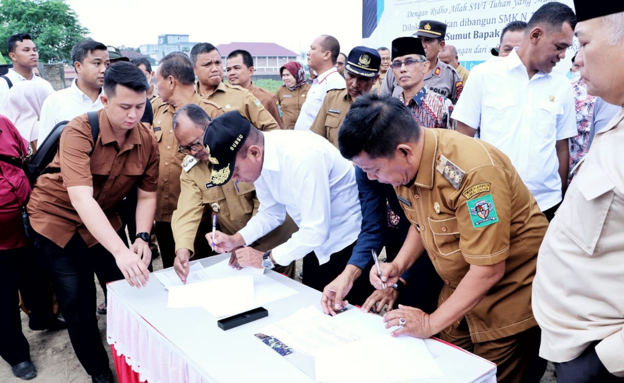 Gubsu Terima Hibah Tanah 12.384 M2 Dari Bupati Simalungun Untuk Bangun SMK