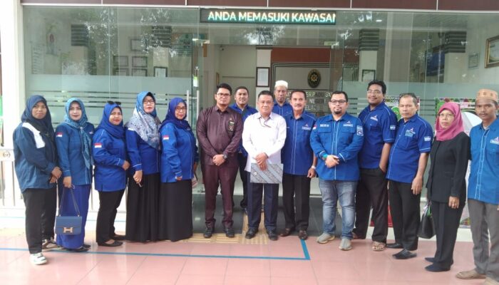 KNPI-BKPRMI-PP Takziah Ke Rumah Ketua MPU Aceh Timur