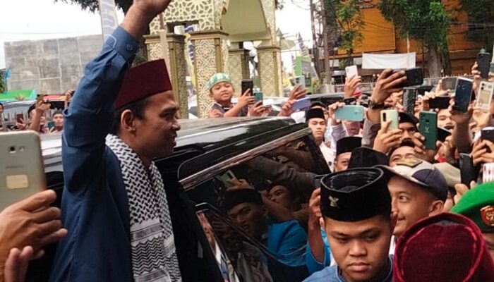 Ustadz H Abdul Somad Bedah Buku Di Binjai