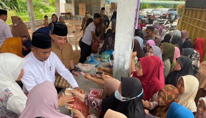 Darma Wijaya Kewalahan Layani Ratusan Kaum Ibu