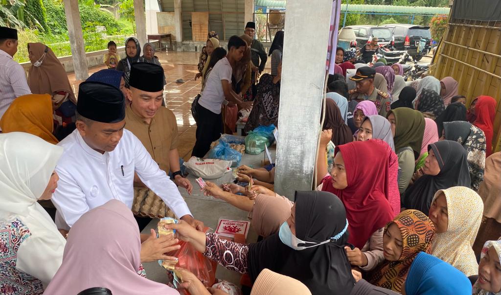 Darma Wijaya Kewalahan Layani Ratusan Kaum Ibu