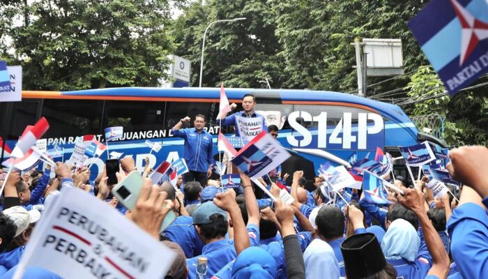 Ketua Demokrat Se-Indonesia Serentak Sambangi Pengadilan