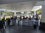 Rektor Tak Hadir Dalam Debat, KAM Se-USU Bersama MPM Buat Pocong Simbol Matinya Demokrasi Mahasiswa