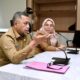 KADIS Perkim Alfi Syahriza, didampingi Kabid Informasi dan Komunikasi Publik (IKP) Dinas Kominfo Harvina Zuhra, saat memberikan penjelasan kepada wartawan. Waspada/Ist