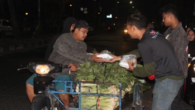 Ganjar Milenial Center Sumut Berbagi Kebaikan Di Waktu Sahur Ganjar Milenial Center Sumut Berbagi Kebaikan Di Waktu Sahur