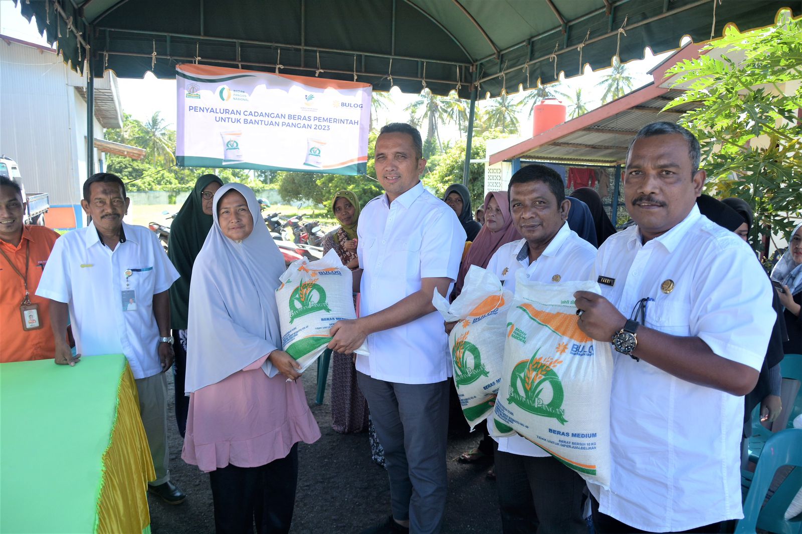 Masyarakat Sabang Terima Bantuan Beras