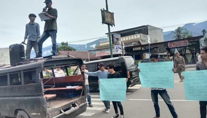 Aliansi Sepuluh Pemuda Demo Kantor Bupati Agara