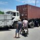 Ugal-ugalan, Truk Kontainer Tabrak Mobil Box Di Jembatan Kembar Pekanlabuhan