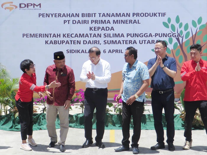 DPM Serahkan 800 Bibit Tanaman Produktif Untuk Masyarakat Silima Pungga-Pungga