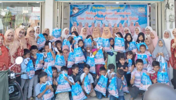 DWP Pidie Ajak Anak Yatim Belanja Baju Lebaran